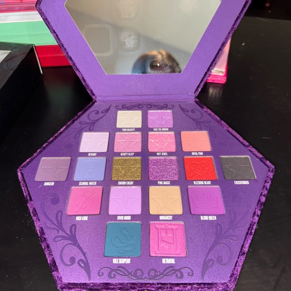 Jeffree Star Blood Lust eyeshadow palette - Picture 2 of 5